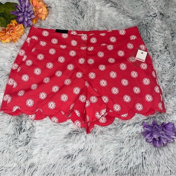 Crown & Ivy || NWT scolloped shorts size 10 - Picture 1 of 6